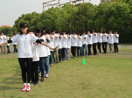 �����Ŷӽ��軧����չѵ���γ�